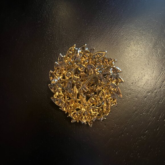 Vintage Gold Tone Starburst Brooch with Amber and Brown Rhinestones - Picture 4 of 6